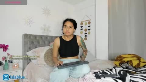Isla Blue online show from May 25, 3:16 am