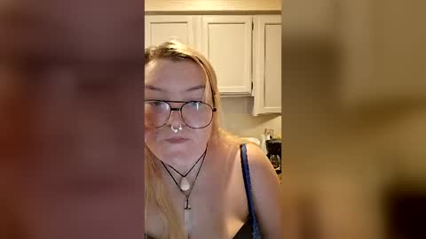 Itsglitchh222 online show from August 5, 2:56 pm