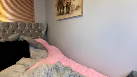 Lola online show from March 26, 8:10 pm