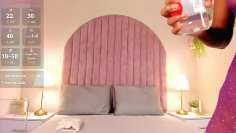 ivannavega_ online show from June 7, 1:07 pm