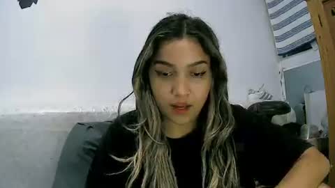 izzy_32 online show from April 4, 2:10 am