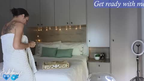 Jade online show from March 18, 7:02 am