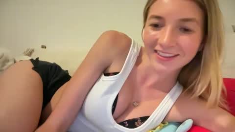 jadewilkinson online show from February 8, 1:32 am