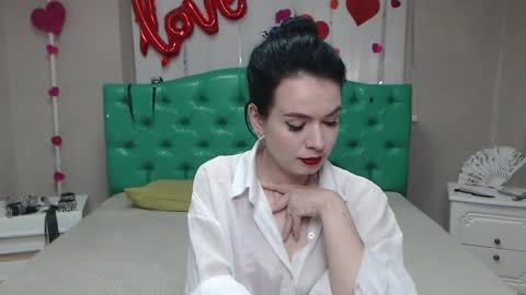 JasmineKouch online show from April 17, 6:15 am