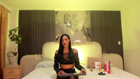 Jazminrusso  online show from May 1, 6:16 am