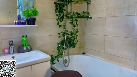 Gwen online show from March 29, 8:30 pm