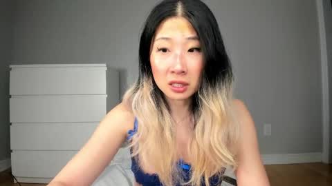 Jiwoo online show from March 31, 10:32 pm