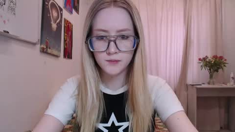 joan_kiss online show from April 23, 12:29 pm