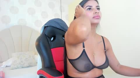 J O L I E  online show from March 16, 2:47 am