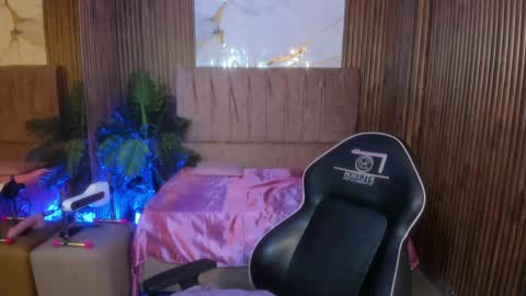 JUANITA online show from April 13, 12:17 pm