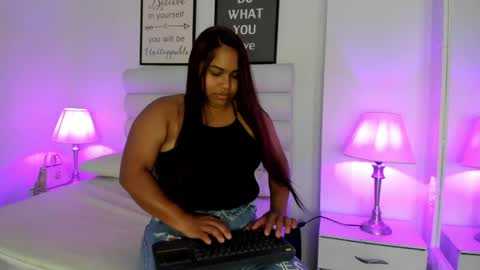 julia_sanchez online show from June 4, 8:02 pm