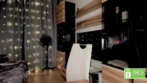 julia_t_mog online show from May 25, 11:04 pm