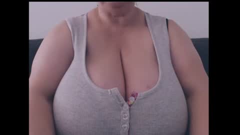 julialiones online show from June 21, 9:24 am