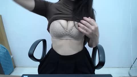 julie9x online show from March 6, 10:05 pm