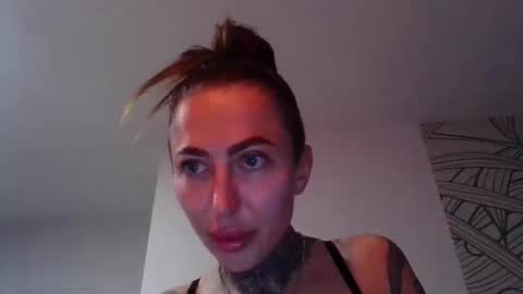 juliiettee online show from May 9, 1:51 am