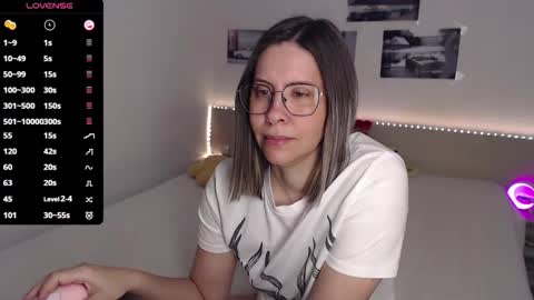 Julie online show from April 22, 3:58 am