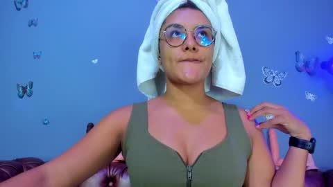 kaira_mosse_ online show from June 2, 11:44 am
