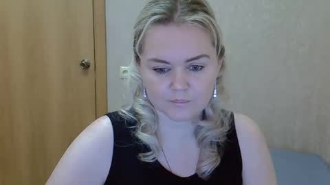 karennelsonx online show from March 31, 10:48 am