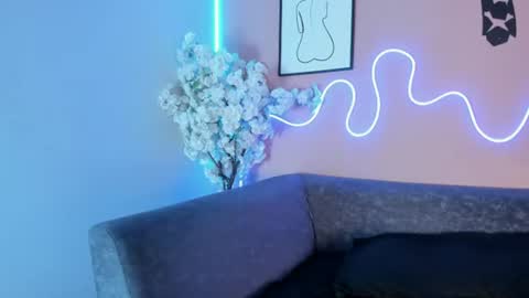 karo_linee online show from July 16, 12:32 pm