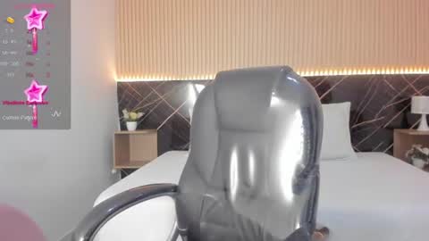 karol_cortes online show from July 1, 12:15 pm