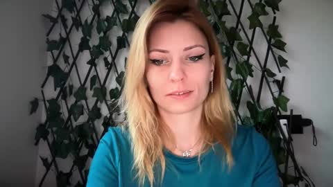 karoline121 online show from February 6, 7:01 am