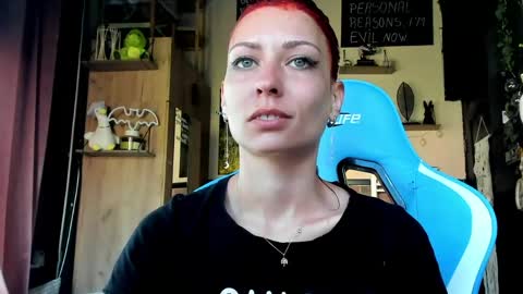 karoline121 online show from May 8, 5:00 am
