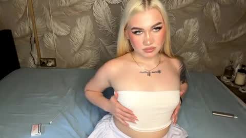 katie_glow online show from June 29, 9:49 am