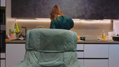 katniss_k online show from March 30, 5:07 am