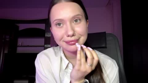 Elizabeth online show from June 3, 8:03 pm