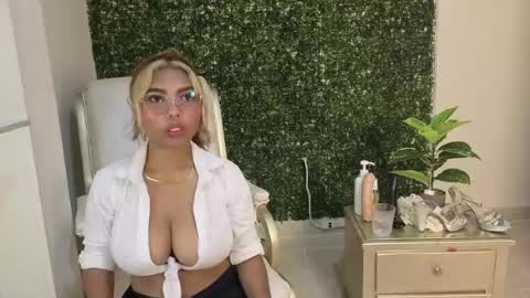 katy_love222 online show from May 31, 6:09 pm