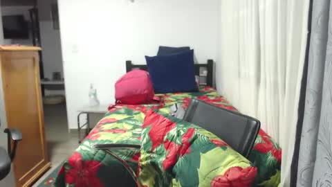  Khawit  online show from March 6, 10:49 pm