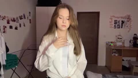 Nyelle online show from April 26, 2:04 pm
