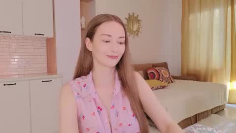 Kelly XO online show from August 1, 3:58 pm