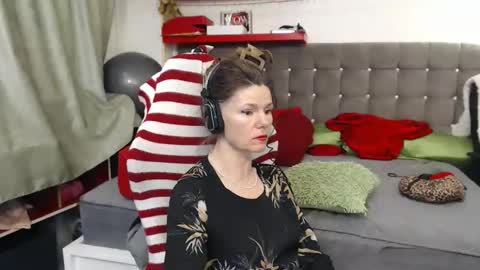 kelly online show from March 7, 3:57 am