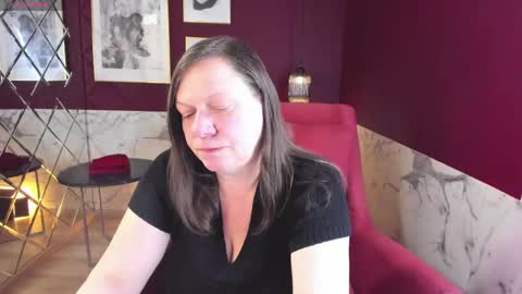 Kelly online show from April 17, 5:53 am