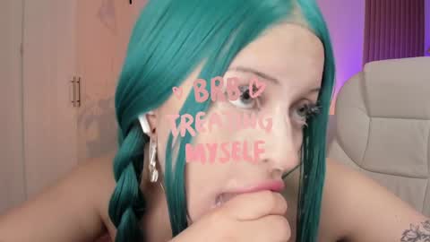 Kendall  online show from February 3, 5:17 pm