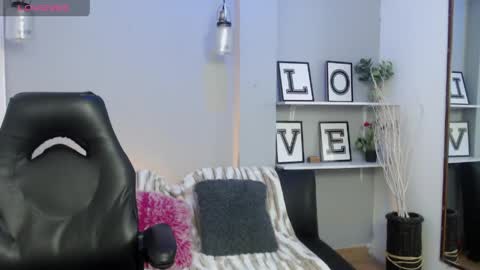 Kendall  online show from April 14, 10:43 pm