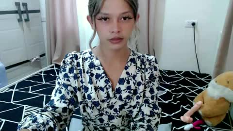 kendra_lunaxx online show from July 2, 8:53 am