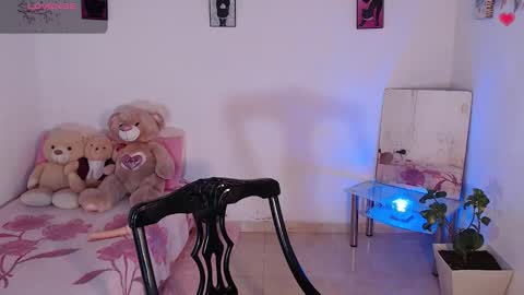 Mia  online show from January 6, 3:48 pm