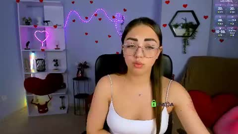 kiki_swan online show from June 11, 2:22 am