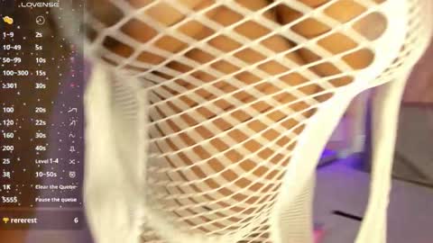 KI KI online show from October 8, 8:24 pm