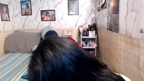 kimchuueee online show from July 29, 11:54 am