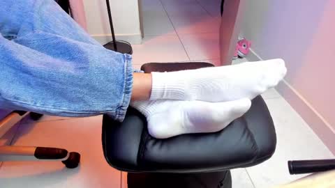 kimmberly_saenz_ online show from April 9, 10:04 pm