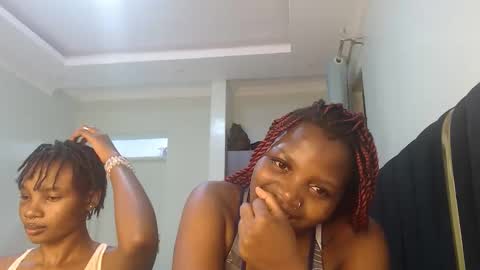 Lola online show from April 28, 8:46 pm