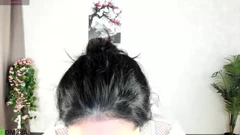 Aura online show from November 2, 7:45 am