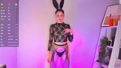 Mia online show from March 11, 7:45 am