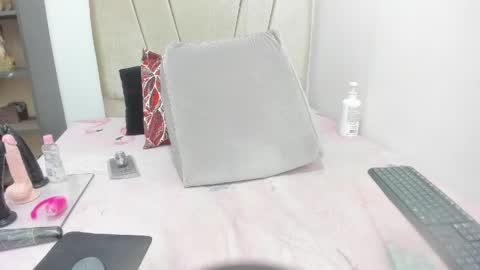 kitty_hot_sex_ online show from May 20, 11:46 pm