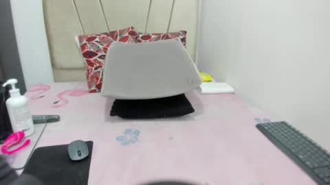 kitty_hot_sex_ online show from May 17, 11:37 pm