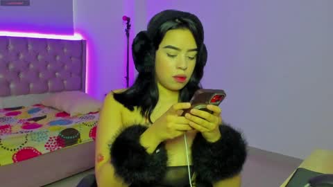 kitty_violet11 online show from April 2, 9:56 pm