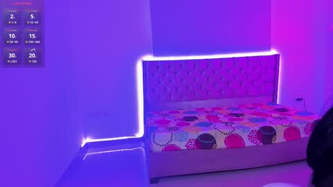 kitty_violet11 online show from January 16, 9:44 pm